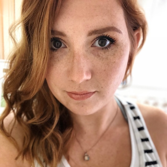 Meet your Posher, Amanda - Picture 2 of 2